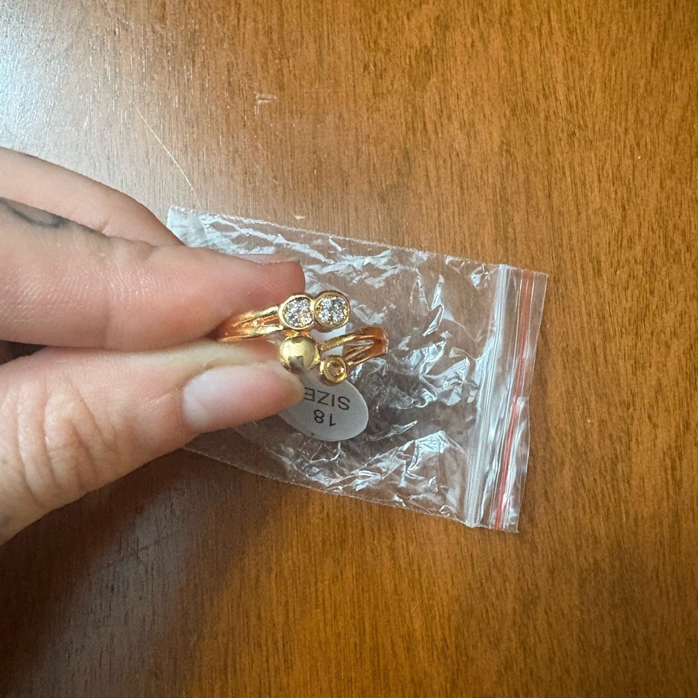 Elegant Gold and Silver Women's Ring